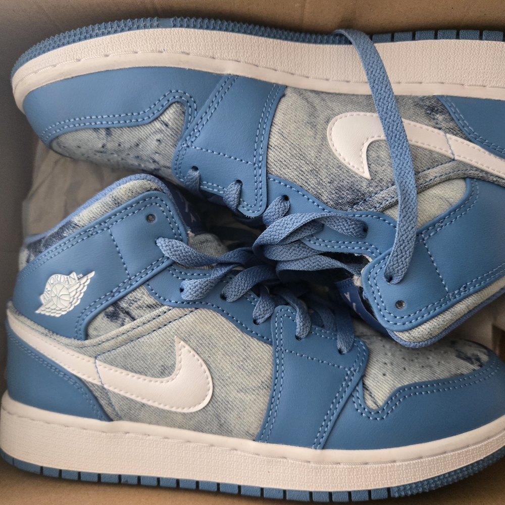 Air Jordan 1 Mid (GS) Sneakers -